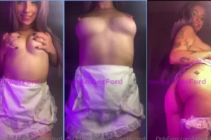 Amber Ford, toda cheia de curvas, exibindo seu corpo irresistível