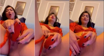 Ana Otani arrasa em um vídeo bem picante com seu enorme dildo na intimidade