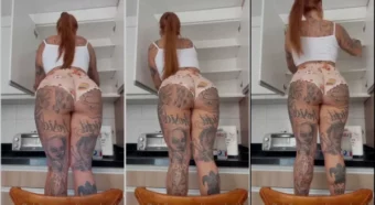 Anny Alves, a ruivinha safadinha, gravando enquanto dá uma geral na casa