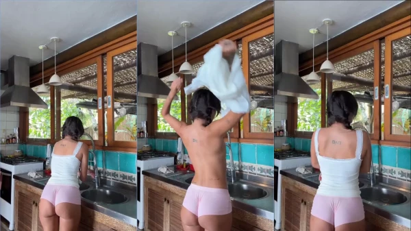 Fernanda Mota Farhat se despediu da calcinha e ebuceta tudo!