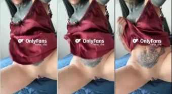 Mercedes Uhia, toda deliciosa com seu corpão tatuado, aparece no vídeo picante