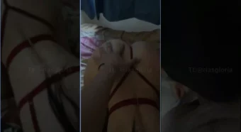 Rias Gloria aparece em um vídeo onde ela tá tranquila, mas acaba rolando umas situações picantes enquanto faz uma loucura na cama