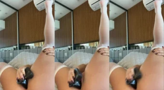 Vídeo da Iara Ferreira usando um brinquedinho preto na xoxota