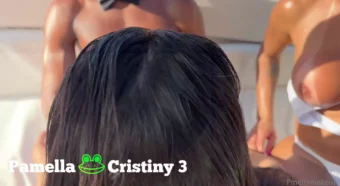 A delícia brasileira Pamella Cristiny arrasando na melhor putaria em grupo!