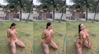 Brendita arrasando com um shortinho vermelho e rebolando de um jeito que deixa qualquer um babando!
