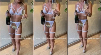 Famosinha toda cheia de si, se exibindo enquanto posta um agradecimento aos fãs