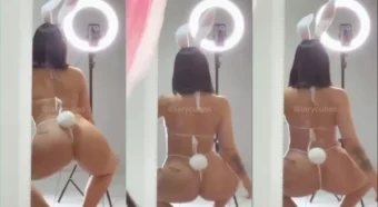 Lary Cubas toda fofa de coelhinha no vídeo!