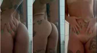 A Baby Japa deu uma mostrada bem próxima do seu bundão e da sua bucetinha