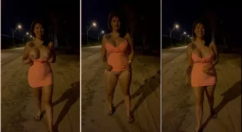 A Kah Kampa exibe a cozinha e os peitos enquanto passeia pela rua