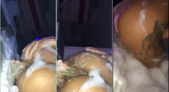 A Valentina Petit vazou na internet fazendo uma selfie pelada enquanto se divertia no banho