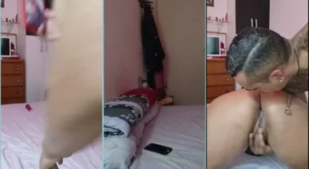 Casal liberado faz vídeo picante, com a garota exibindo a bucetinha