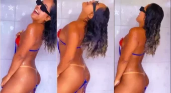 Dona Sedução, uma maravilha de mulher de biquíni, se auto-amando de um jeito provocante