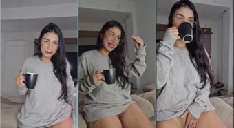 Karen Khalifa, uma gata novinha e branquinha, arrasando no vídeo sensual!