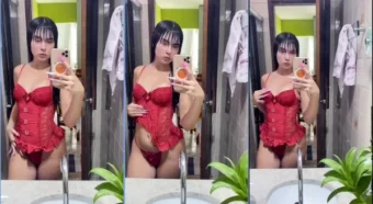 Ninfeta Rute Souza toda trabalhada em uma calcinha vermelha de tirar o fôlego!