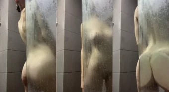 Saiu um vídeo da Yourina totalmente nua tomando banho