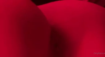 Vídeo da Corinna Kopf se aventurando com o bumbum!