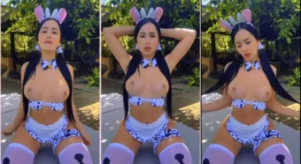 Vídeo da Kathrin3 dando uma reboladinha com os peitos