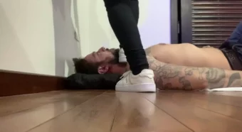 Vídeo quente da MC Mayara dando uma sufocada no boy enquanto ele se toca