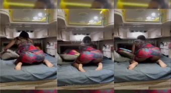 A Carol Kunst se posicionou de quatro e mostrou a parte de baixo do vestido, deixando à mostra a xoxota e o bumbum