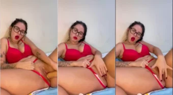 Bucetinha ardendo de desejo por uma pica, da Nayrakallinne OF