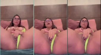 Com a xoxota ardendo, a Cami Brito começou a se agradar