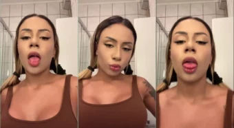 Gatinha Bela Marquez no banheiro dando aquela exibida com a linguinha!