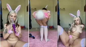 Kinechan com seu vibrador na xoxota cheia de pelos