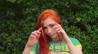 Vazou o vídeo da Sweetie Fox, a gata fitness, se divertindo ao ar livre!