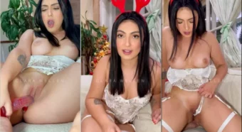 Veja a Clara Wellen se despindo e se divertindo com seu corpo de um jeito bem ousado!