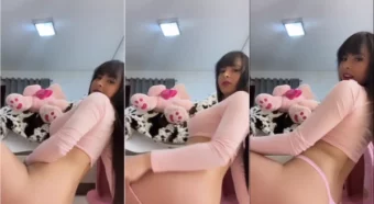 A Juliana Bonde mostrando sua belezura ao tirar a calcinha