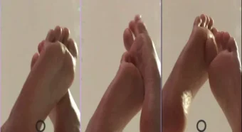 Angel ousada do OnlyFans exibindo seus pezinhos!