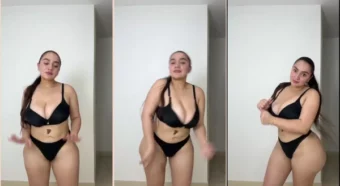 Laura Martínez Ruiz, loira gostosa, toda de calcinha, mandando ver na dança