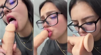 Valeardila, a danadinha, se esbaldando com o consolo!