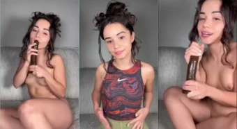 A famosa do Instagram, Jameliz, dando uma relaxada e se agradando