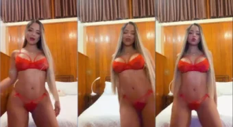 Dana Salazar em clima de sedução com calcinha