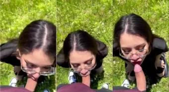 Delícia de menina fazendo um boquete no matinho