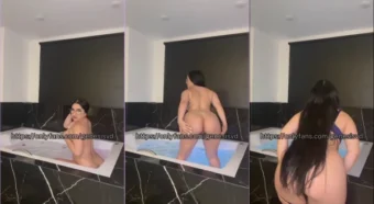 Genesis Diaz, a morena com aquele jeitinho safadinho, se despindo