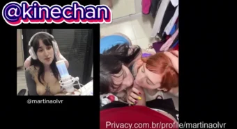 Martina Oliveira dando uma olhadinha em uns vídeos quentes da kinechan