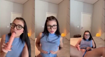 Fernanda Campos se deliciando com aquele vibradorzão safado