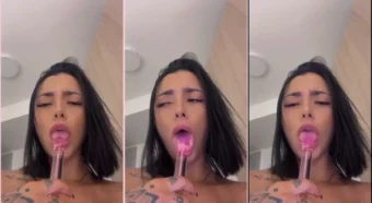 Jennifer Sánchez saboreando com prazer o consolo da xoxota