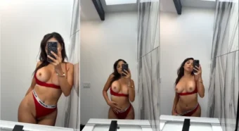 Vídeo caseiro da Addie Maddy exibindo os peitos