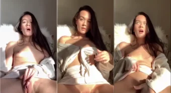 Delícia, me mande grana enquanto tô deitada me tocando
