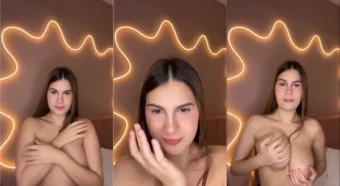 Deusa ousada e linda do privacidade com aquele cabelão!