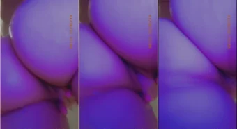 Famosinha jilikat se divertindo com a sua bucetinha