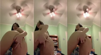 Os meninos de quatro se metendo a mão na xereca