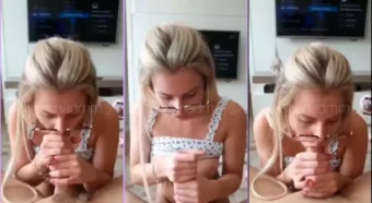 Sabrina di Martini dando uma amostrinha do prazer