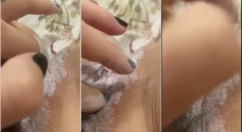 Safadinha gostosinha Angel Santiago aparece em um vídeo pegando aquele momento de prazer e se consolando