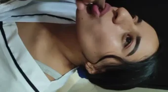 Aquela safadinha se jogou de cara no pau preto