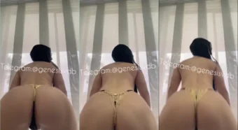 Genesisvd fazendo barulho com o bumbum!