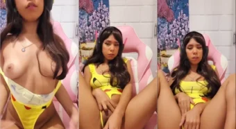 OnlyFans: Lua Lolite dando uma aulinha de prazer, usando um dildinho esperto na xota!